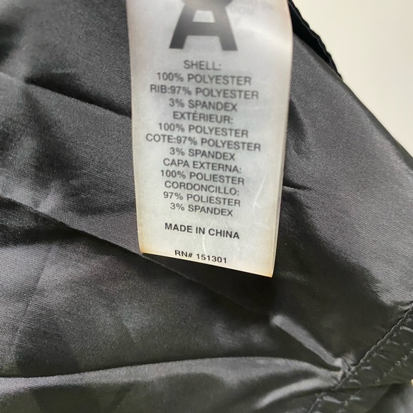 Good American Windbreaker Jacket Cinched Back Black NWT Size 2 - Picture 5 of 7